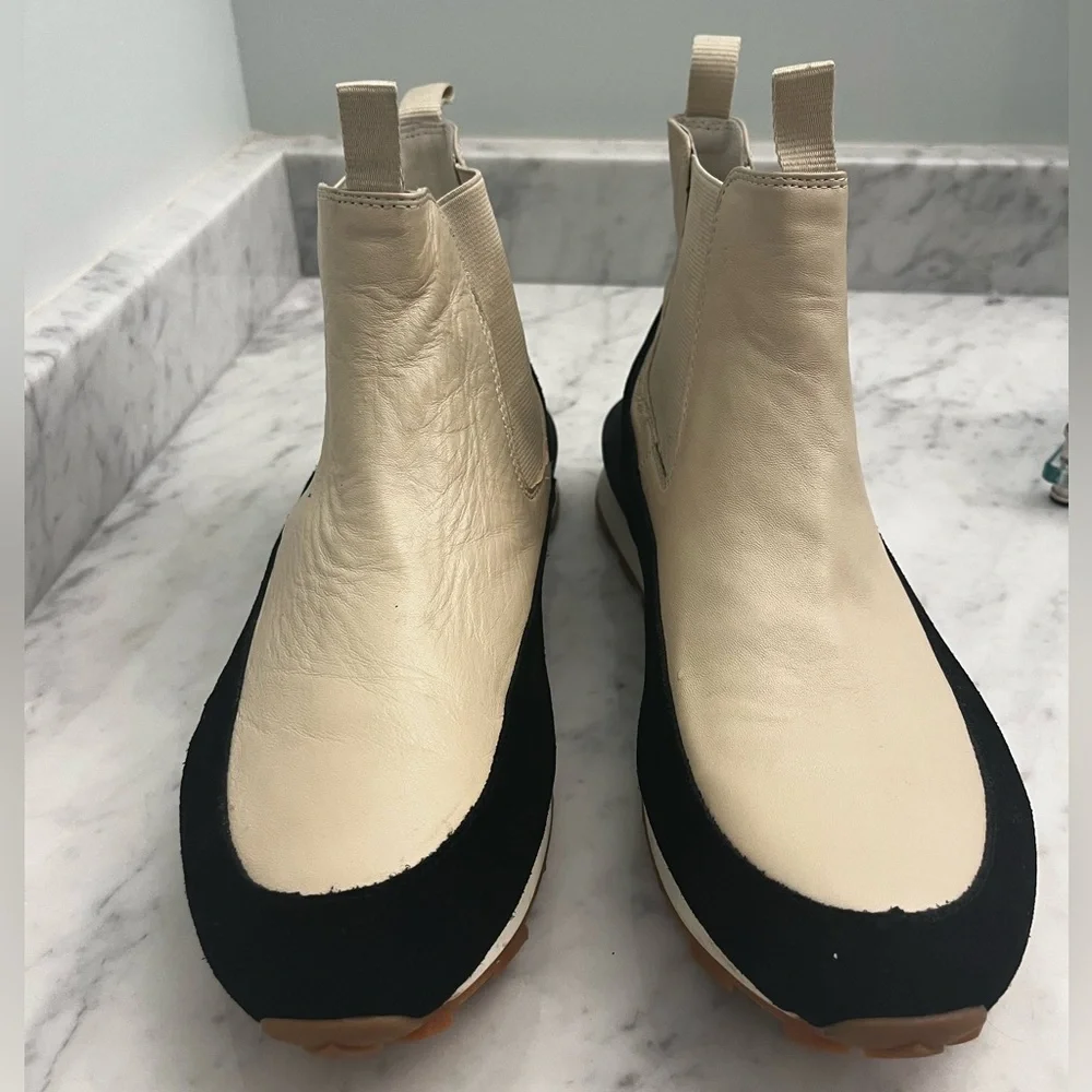 J/Slides Shoes Eloise Beige Leather Slip On Ankle Boots
Size 9 - Picture 3 of 6